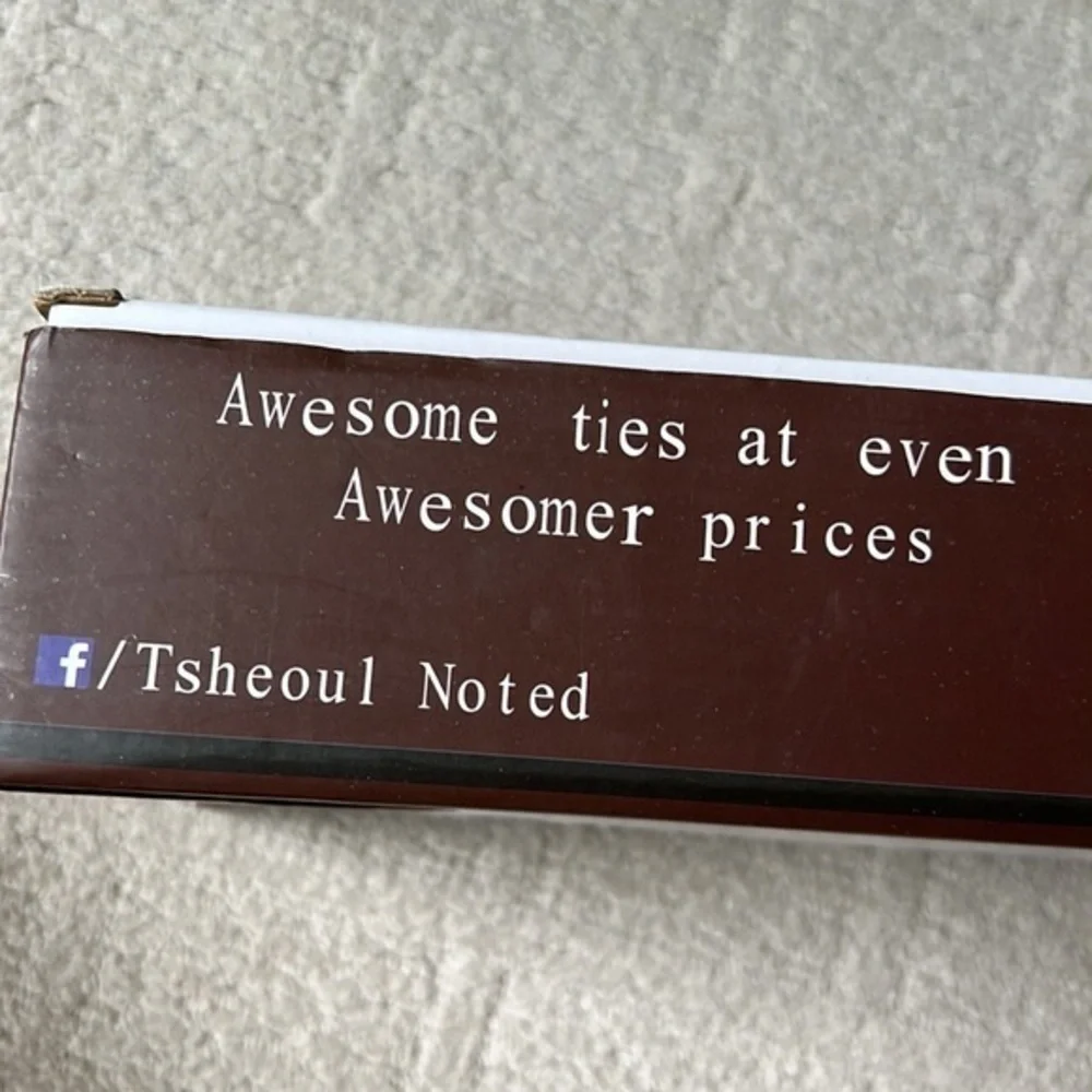 New box of 12 men’s ties, assorted colors and patterns - Picture 6 of 8